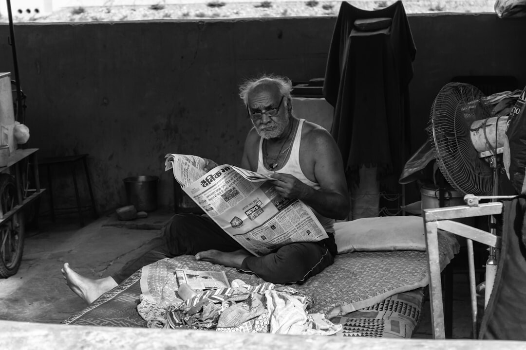 croatian seniors reading newspaper